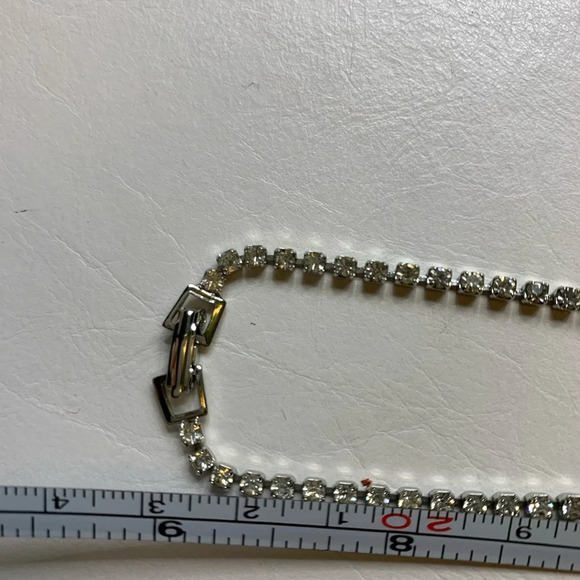 #207 Vintage silver tone blue and white rhinestone necklace - Picture 7 of 7